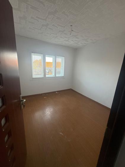 Apartament cu 3 camere decomandat în Exterior Vest