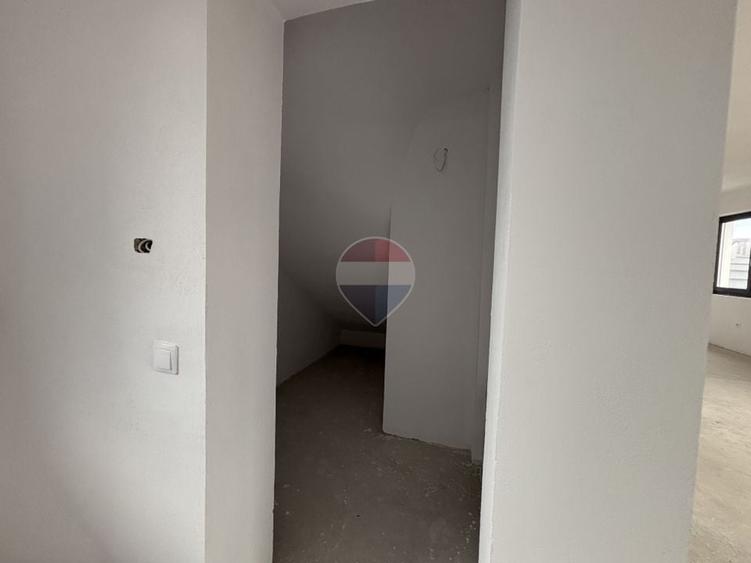Casă cu 4 camere cu Teren 150 Mp în Șelimbăr