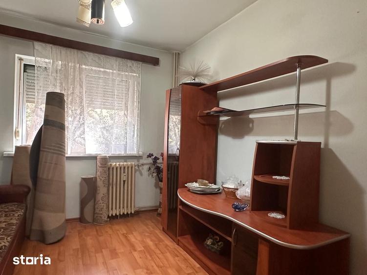 Apartament cu 3 camere decomandat în Nufărul