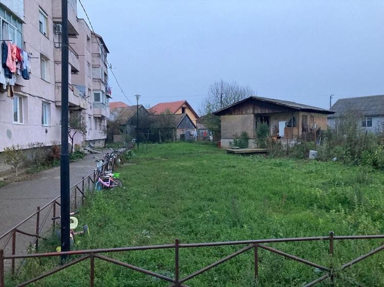 Spațiu comercial, de 912 mp, în Teiu
