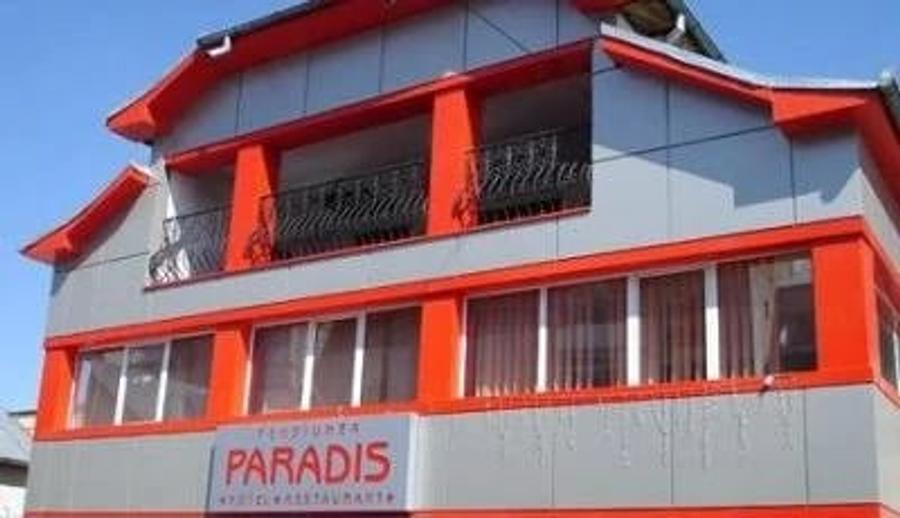 Spațiu comercial, de 2,200 mp, în Central