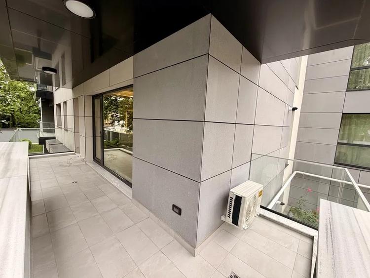 Apartament cu 3 camere semidecomandat, mobilat în Unirii