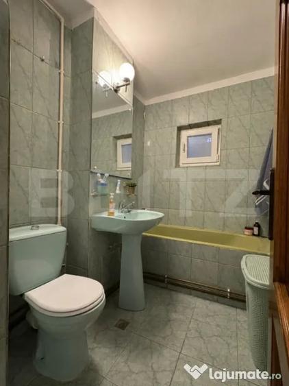 Apartament cu 3 camere decomandat în 1 Mai