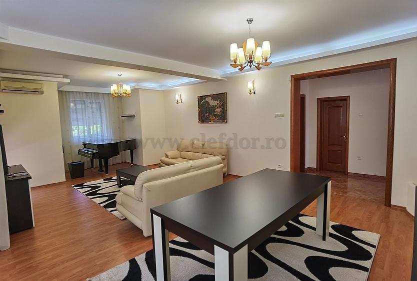 Casă individuală cu 6 camere cu Canalizare în Pipera