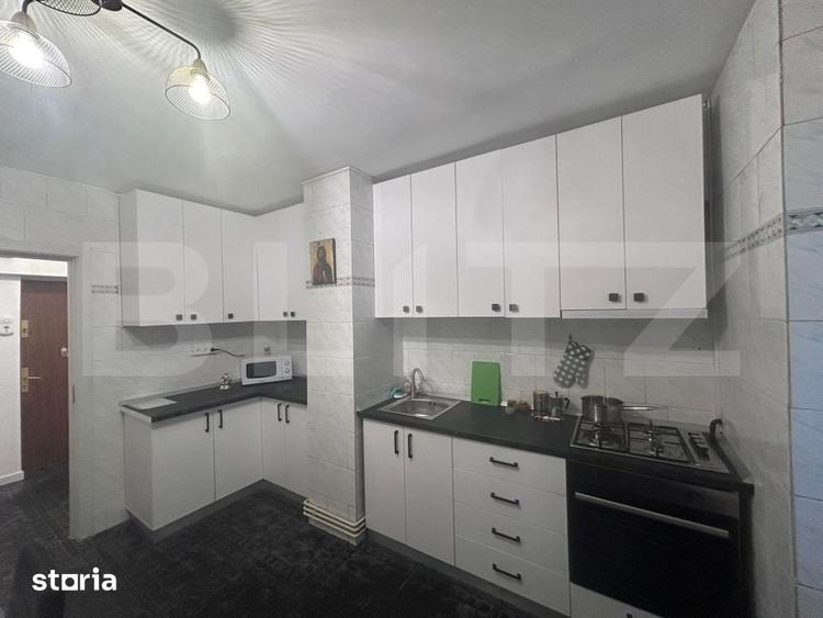 Apartament cu 3 camere decomandat în Calea București