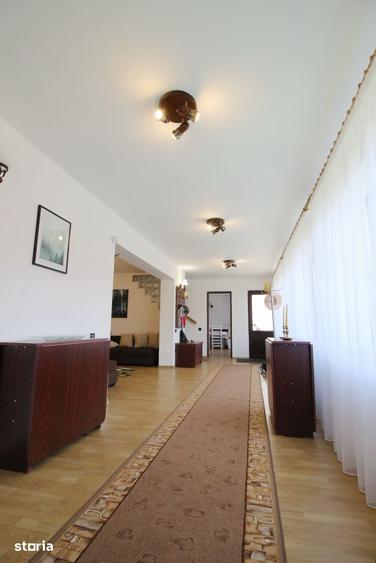 Casă cu 7 camere cu Teren 1841 Mp în Râu de Mori