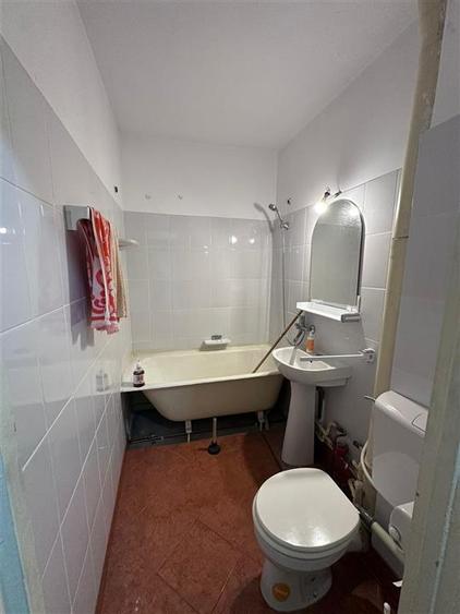 Apartament cu 2 camere decomandat în Podu Roș