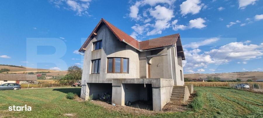 Casă cu 4 camere cu Teren 3000 Mp în Mihai Viteazu