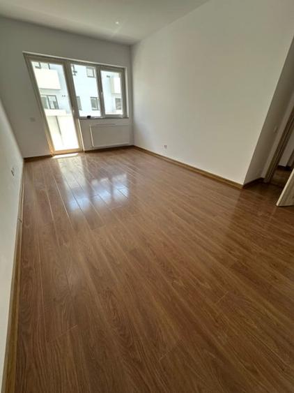 Apartament cu 3 camere decomandat în Florești — fotografia 3