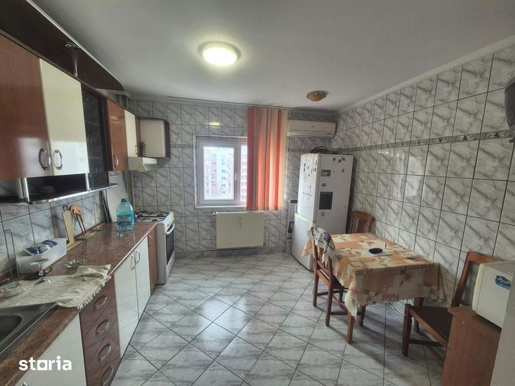 Apartament cu 3 camere decomandat în Rahova