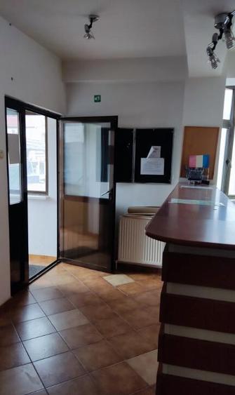 Inchiriem spatiu-birou- salon - 4