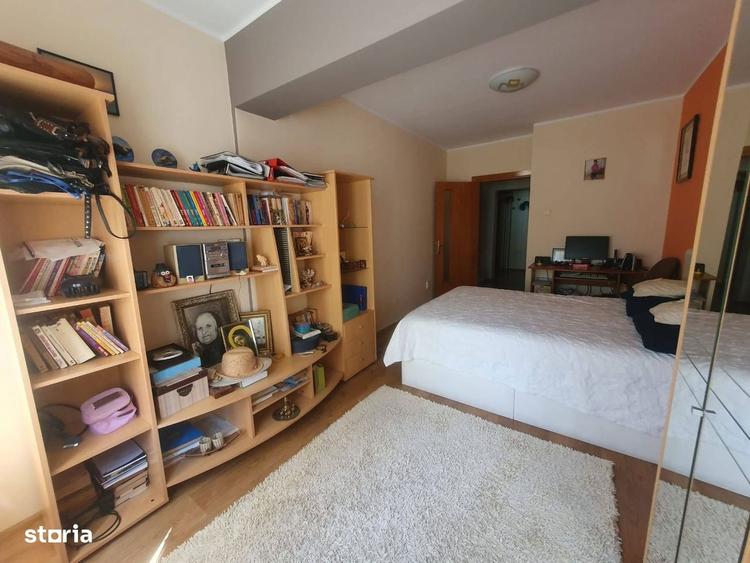 De vanzare Apartament 3 camere -Complex Vega, Strada Tecuci - 2