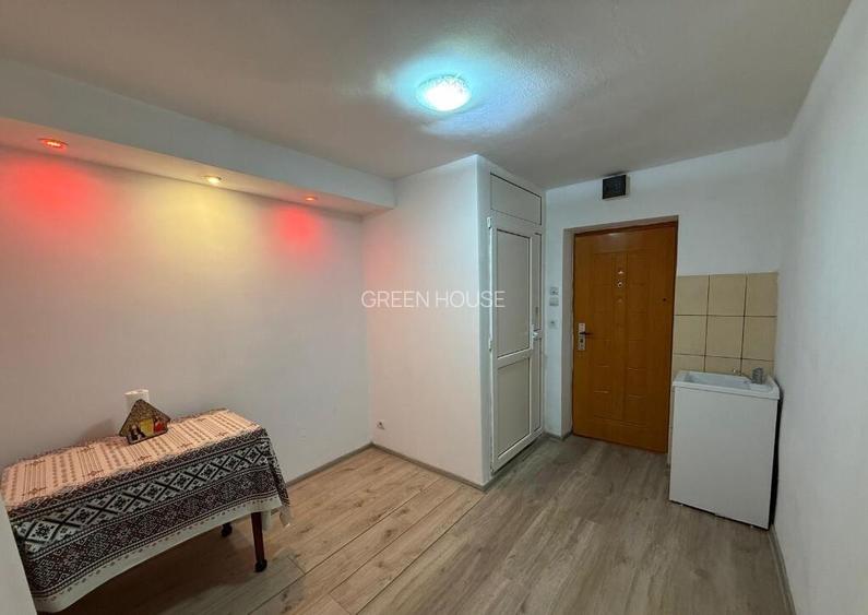 Camera de camin cu baie proprie