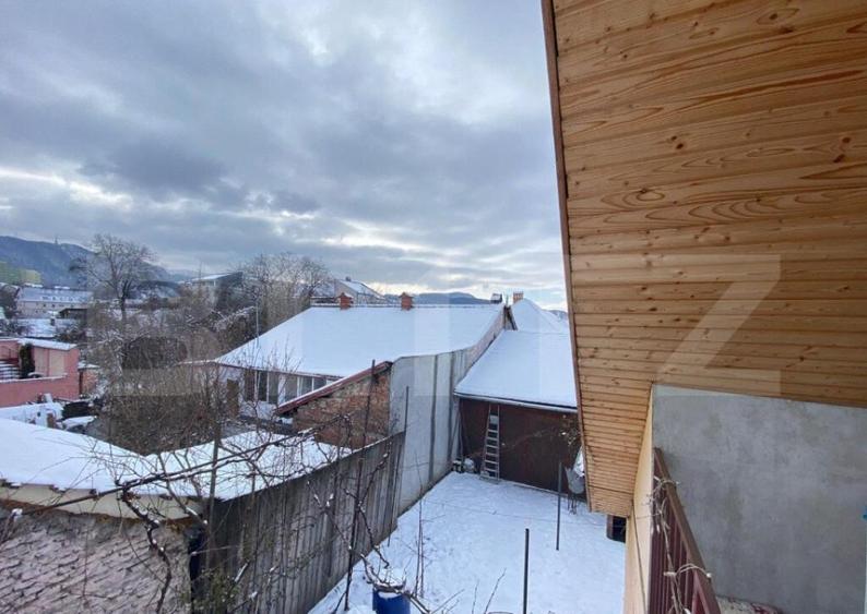 Casa de 284 mp, impartit in 3 apartamente, teren 503 mp, Gri - 6