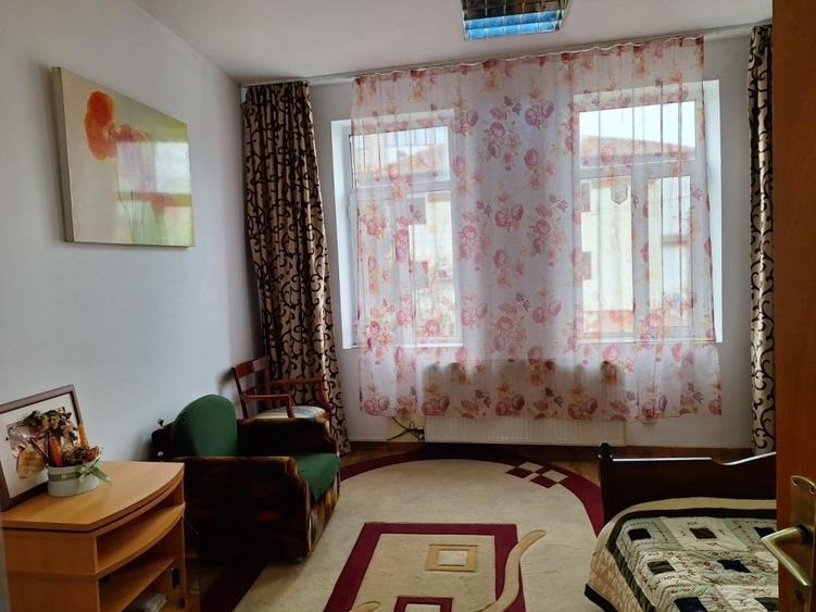 Vila fara risc seismic,renovata,izolata ext,P+1+pod inalt,9 camere,4 bai,pivnita - 27