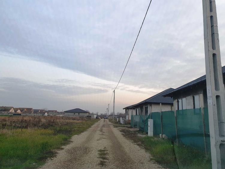 loc de casa 500 mp in LIVADA DE BIHOR cu curent si apa termala - 4