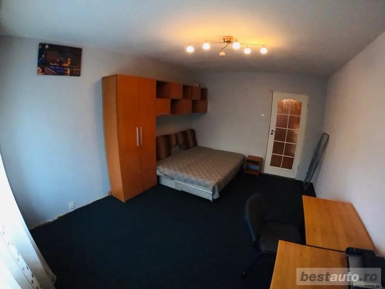 Inchiriez garsoniera in complexul studnetesc la etajul 2 - 4