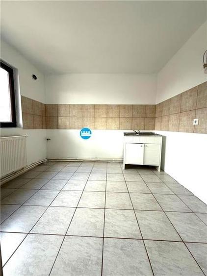 Casa 8 camere, 3 bai, canalizare, 300 teren Tineretului  Lunca Cetatuii - 8