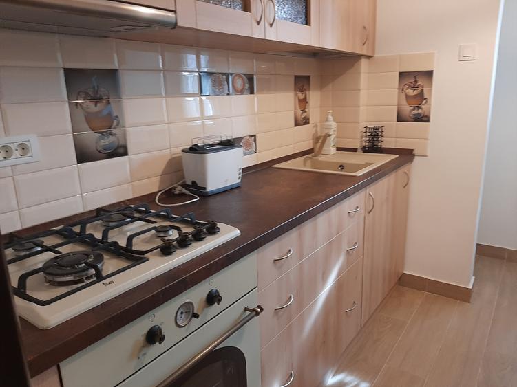 De inchiriat apartament  3  camere zona centrala- langa hotel Central - 4
