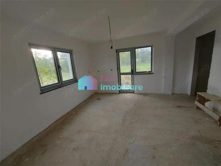 Casa cu 8450 mp teren in Solca - 11