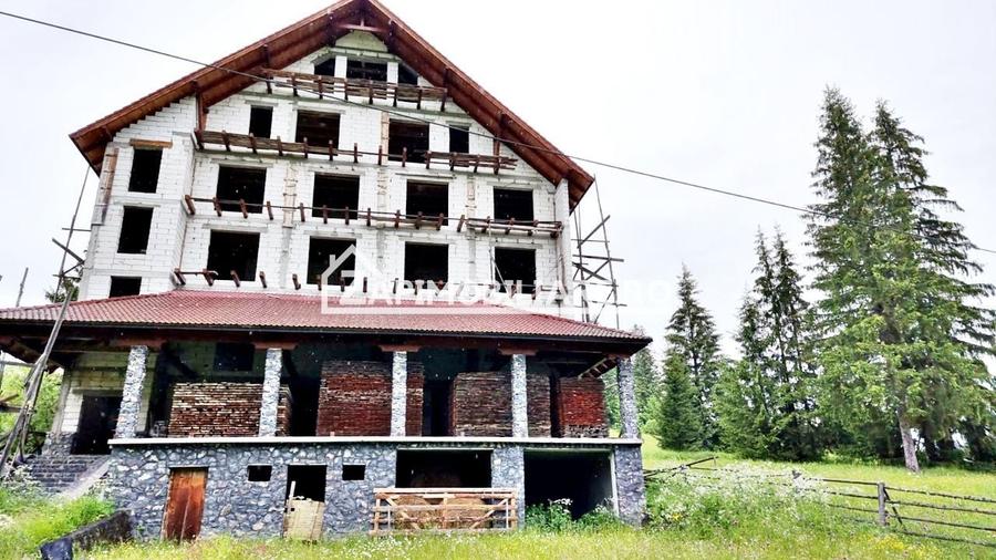 Pensiune 25 camere,1 restaurant,1 sala sedinte 2.000mp teren - 1