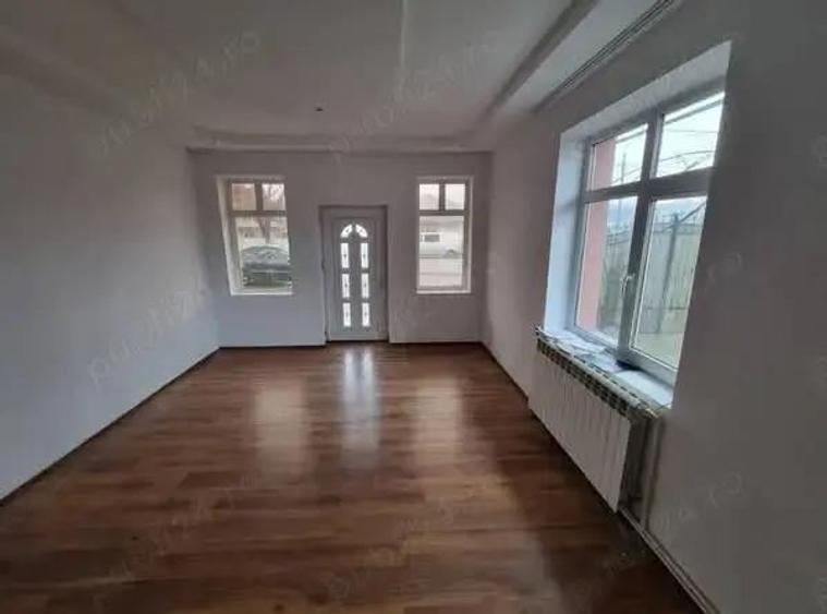A 39 Proprietarul vinde in Buhu?i ,casa 3 camere la strada , - 14