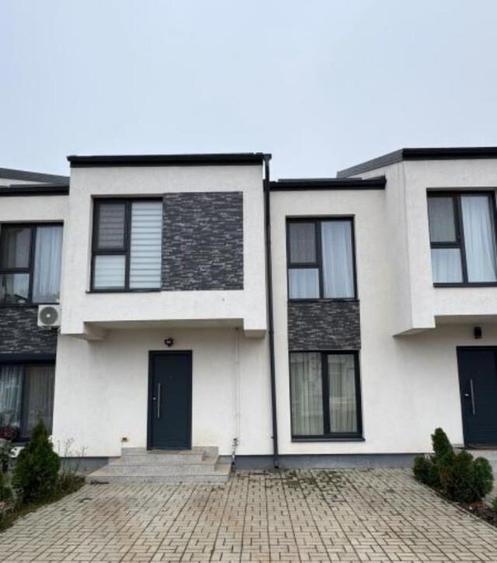 Casa 4 camere, P+1+Pod, toate utilitatile - 2