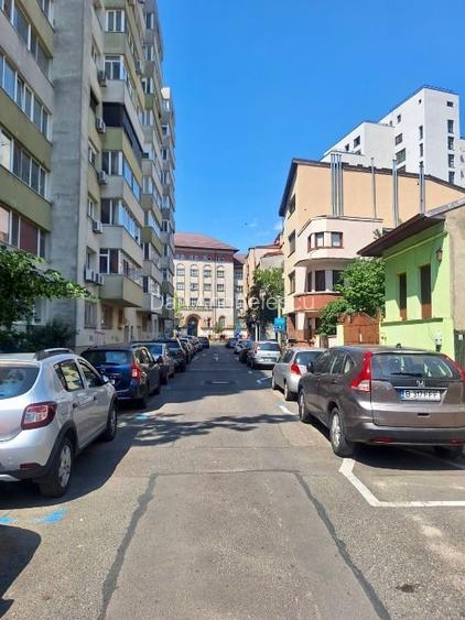 Apartament cu 3 camere semidecomandat în Dorobanți Apartament cu 3 camere semidecomandat în Dorobanți