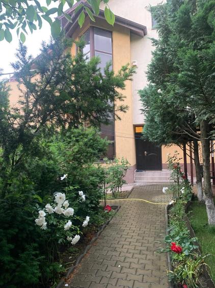 Snagov  Vila de Prestigiu   mobilat utilat cu   mutare imediata (+8camere -5bai) - 2