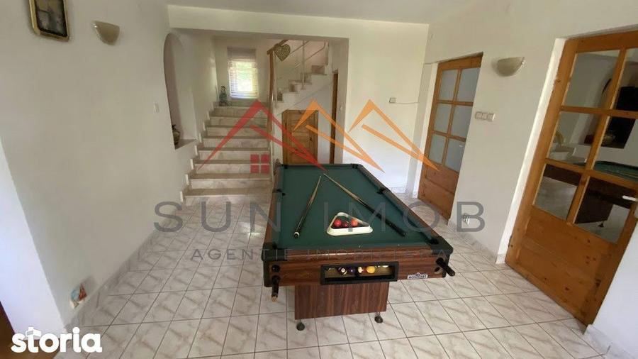 Vila de vanzare, teren 3100 mp, 7 camere, 6 grupuri sanitare, 3 CT, an - 10