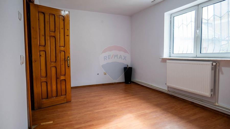 VILĂ MIXTĂ DE VÂNZARE – STRADA 1 DECEMBRIE 1918 - 23