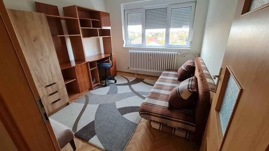 Apartament cu 3 camere semidecomandat, mobilat în Complex Studențesc