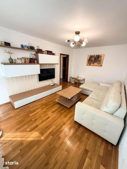 Apartament cu 3 camere decomandat în Vitan