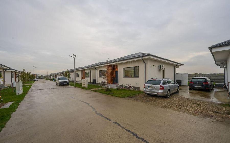 Vila parter mobilata si utilata Tunari - 11