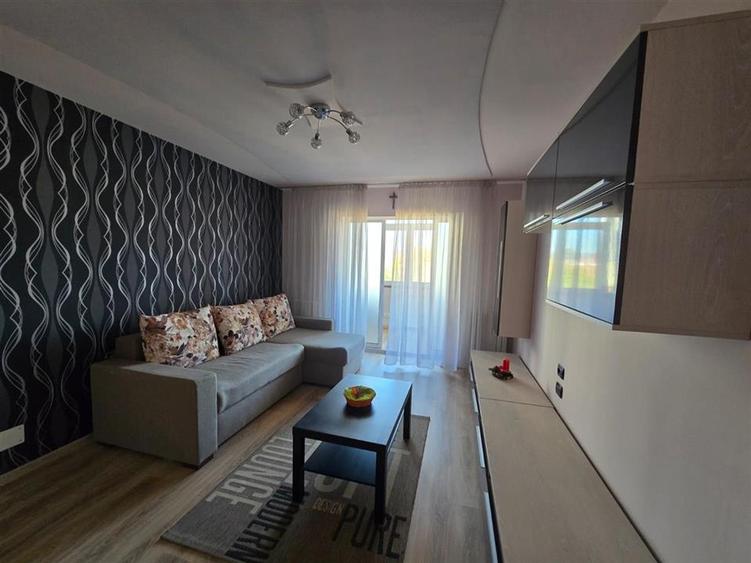 Apartament cu trei camere zona centrala - 2