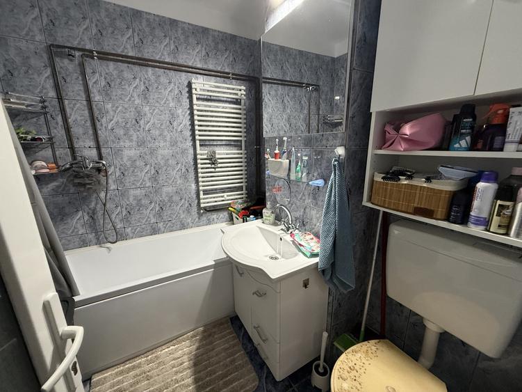 Apartament cu 3 camere decomandat, mobilat în Lipovei