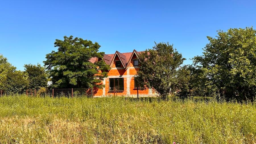 Vand Casa la rosu in Racari, 176mp utili, p+1 cu teren 3631 mp - 4