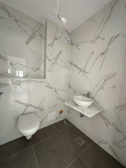 studio, 53 mp +  8 mp balcon TVA 21% inclus, 2027 - 18