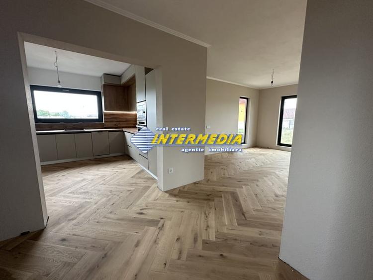 Casa Noua P+1 550 mp teren 3 bai 4 dormitoare Garaj Finisata intern mobila buc - 1