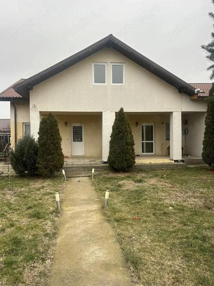 Vand casa la curte, spatioasa si luminoasa! - 2