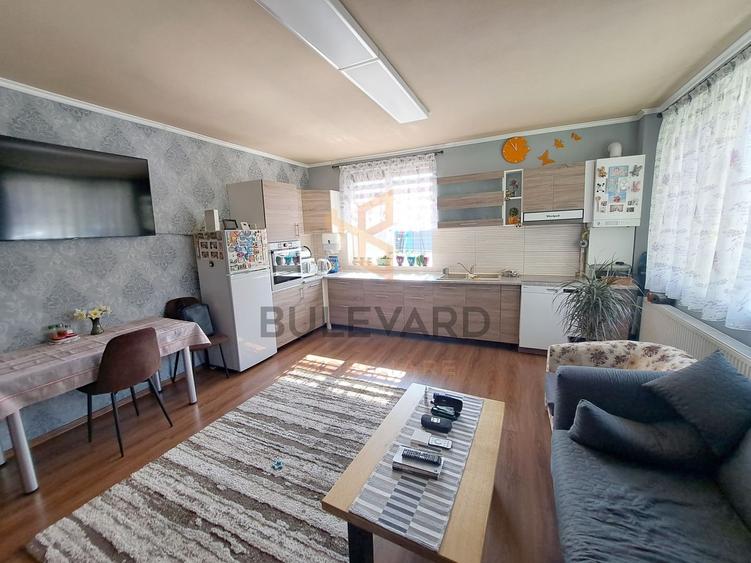 Comision 0! Casa 206 mp utili + pod 60 mp, 4 parcari, 304 mp teren - 5