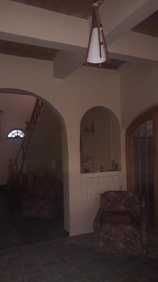 Casa de vanzare spatioasa tip conac - 2