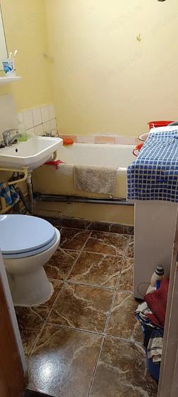 Proprietar,vand apartament semidecomandat Luica 10 10 - 2