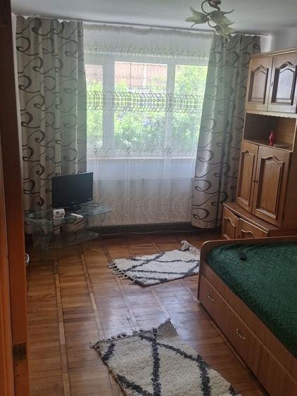 Inchiriez apartament cu doua camere decomandat - 1