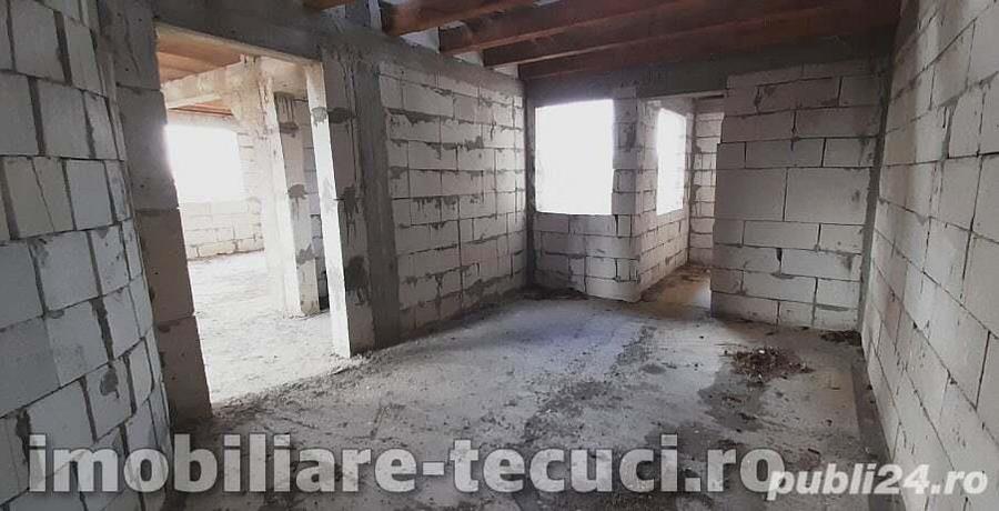 Casa la rosu cu 1000 mp teren in com Munteni, parter ?i mansarda - 12