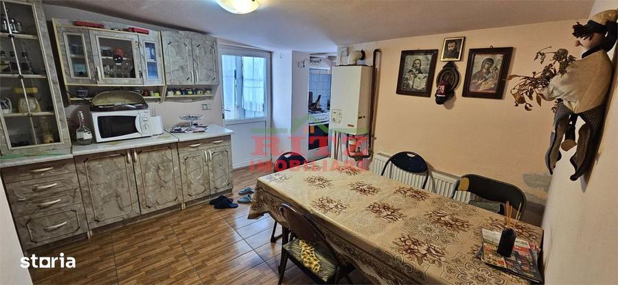 CASA DE VANZARE CU GARAJ,ZONA BOLD - 2
