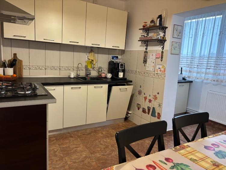 3 Camere, 70mp total, Et. 4/4 cu Acoperis, fără vecini deasupra, Izolat, An 1987 - 6