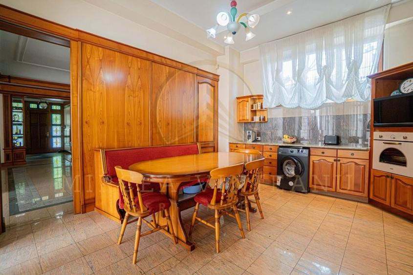 Ultracentral -Cladire impozanta  D+P+2E. - 17