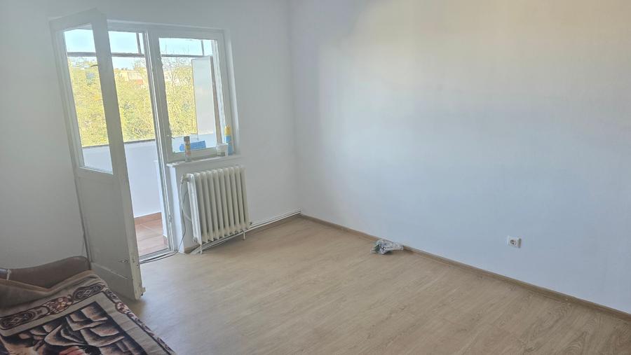 Vand apartament 3 camere in Deva, zona Scarisoara (Astoria), etaj 3, - 2