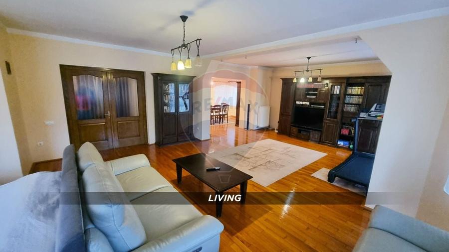 Casă / Vilă de lux cu 2 garaje, 10 camere de vânzare în BAIA MARE - 16